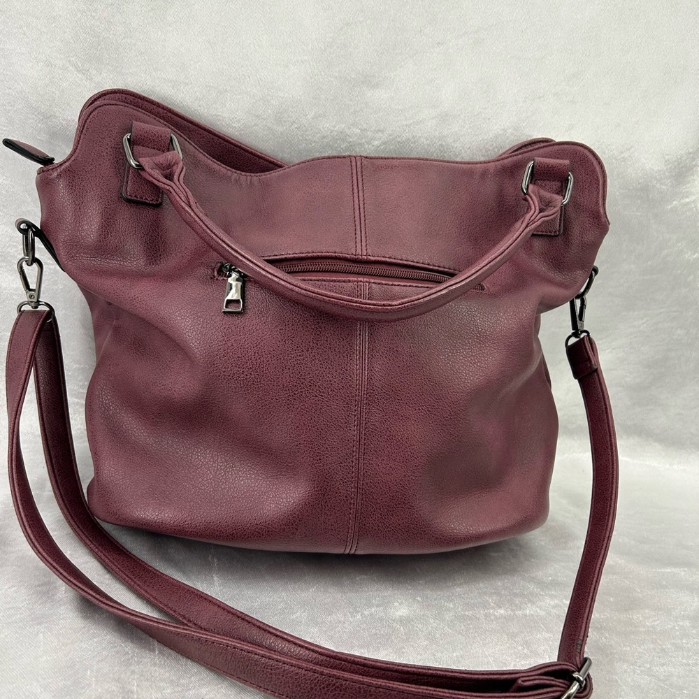 Realer Shoulder Bag - Picture 3 of 13